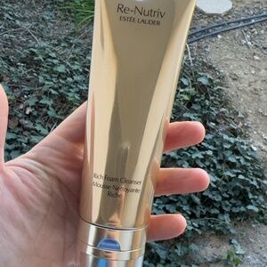 Estee Lauder Re-Nutriv Rich Foam Cleanser full size 125ml